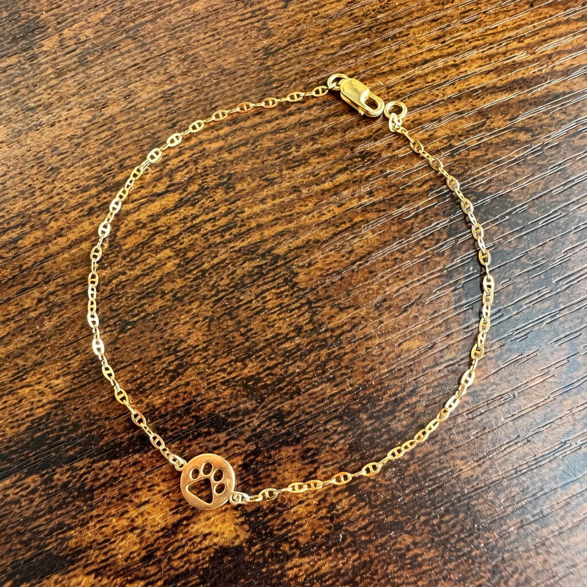 Round Paw Bracelet in Gold