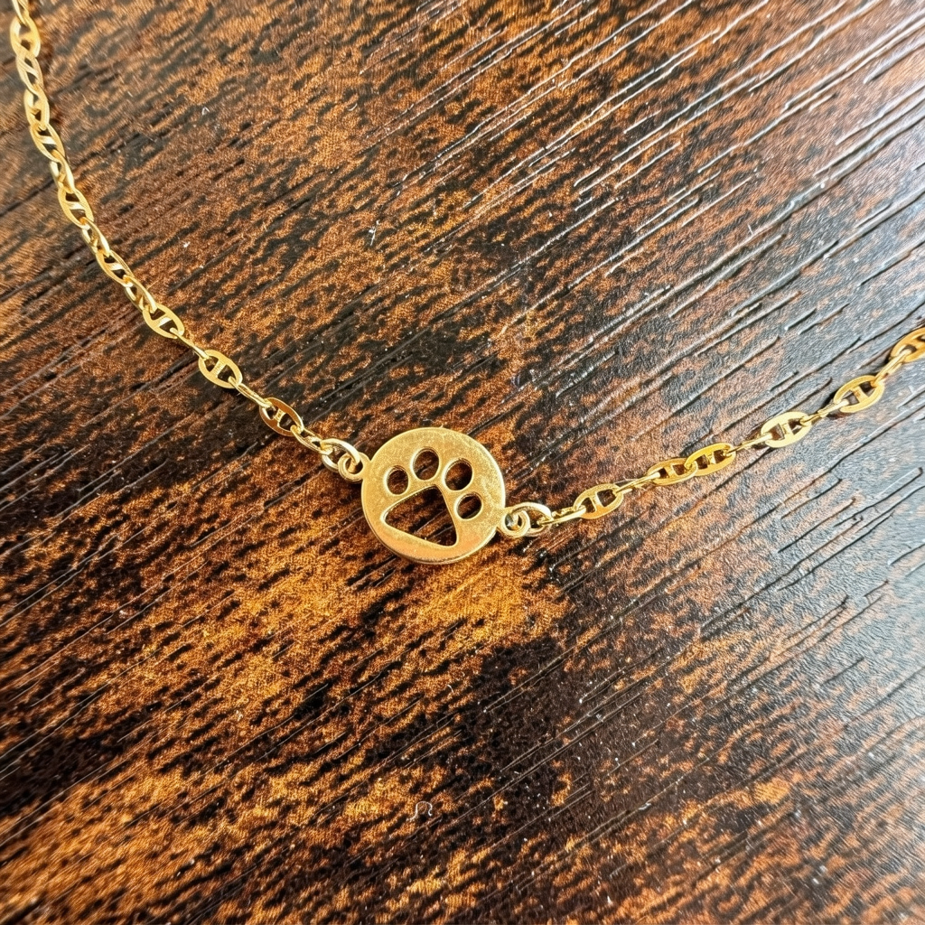 Round Paw Bracelet in Gold
