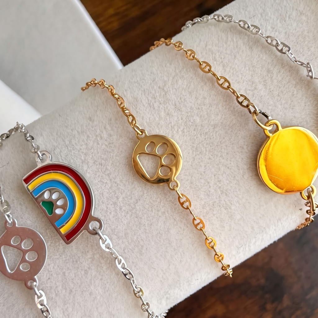 Round Paw Bracelet in Gold