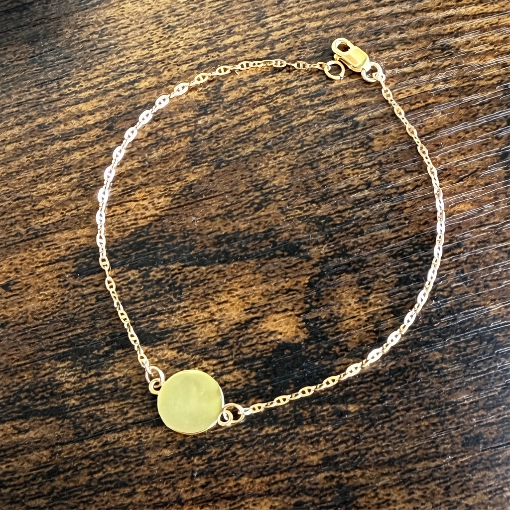 Round Engravable Charm Bracelet in Gold