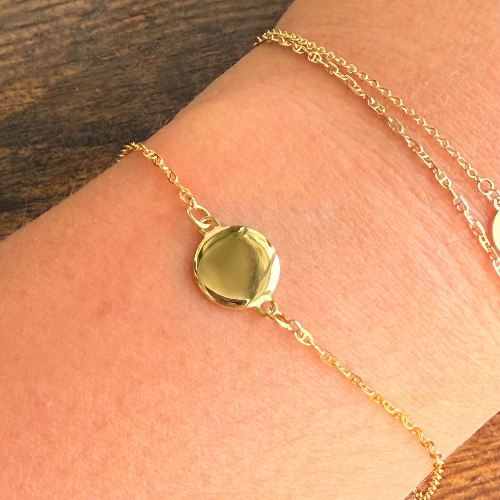 Round Engravable Charm Bracelet in Gold